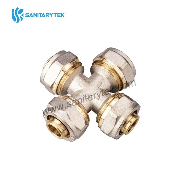 Brass cross compression fitting for multilayer pipe