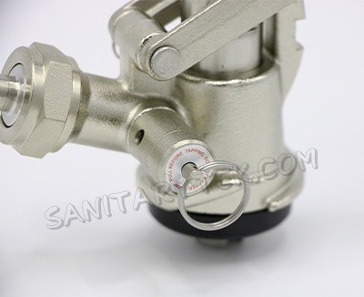 S type keg coupler with pressure relief valve