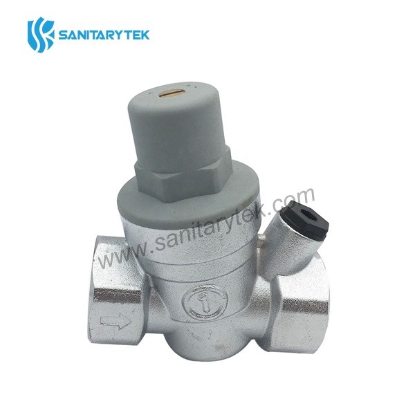 Inclined pressure reducing valve, with pressure gauge connection