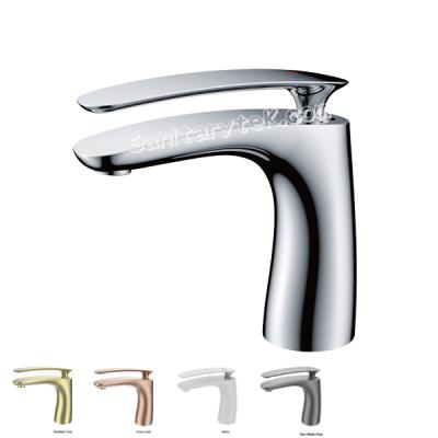 Single lever wash basin faucet in chrome